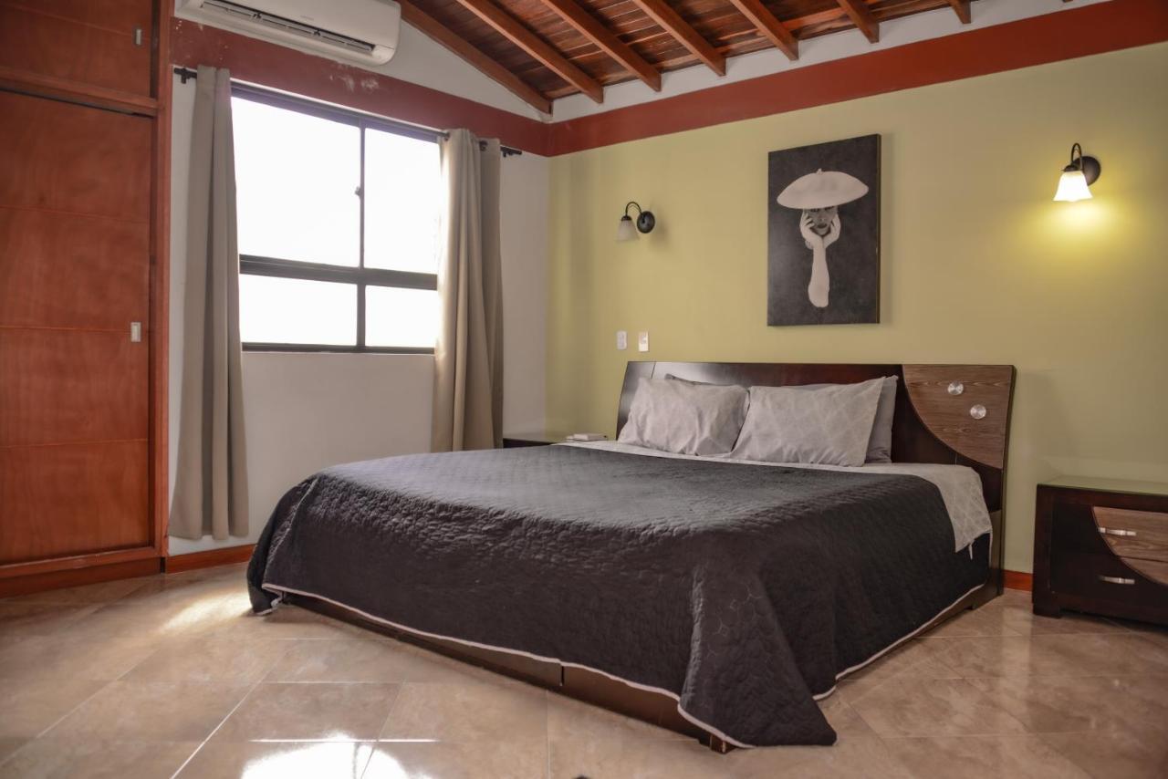 Calle 8 Suites Медельин Экстерьер фото