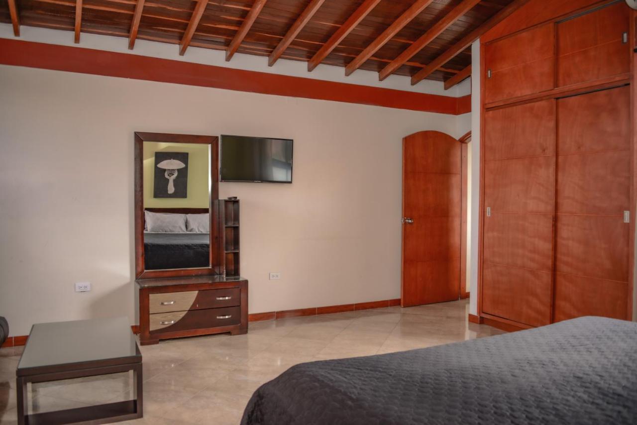 Calle 8 Suites Медельин Экстерьер фото