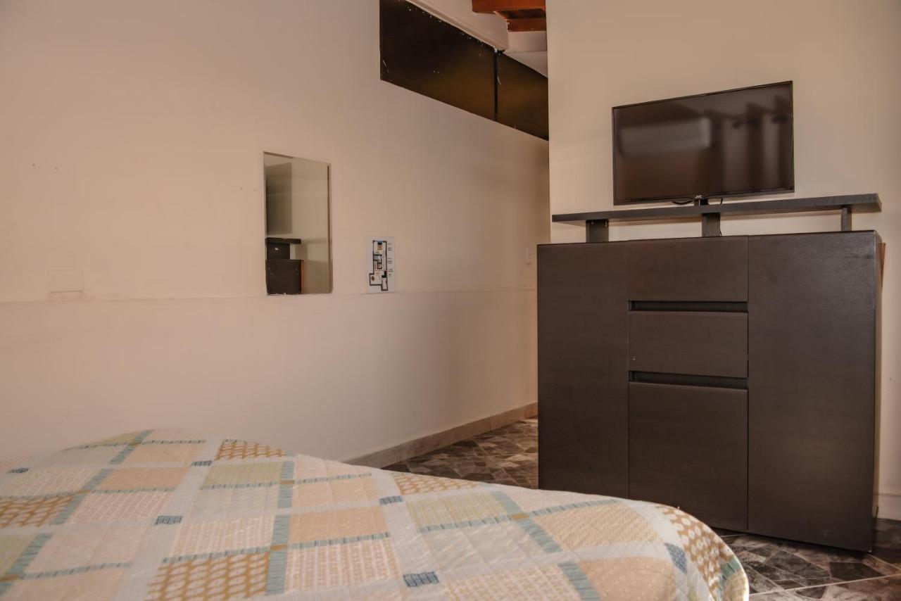Calle 8 Suites Медельин Экстерьер фото