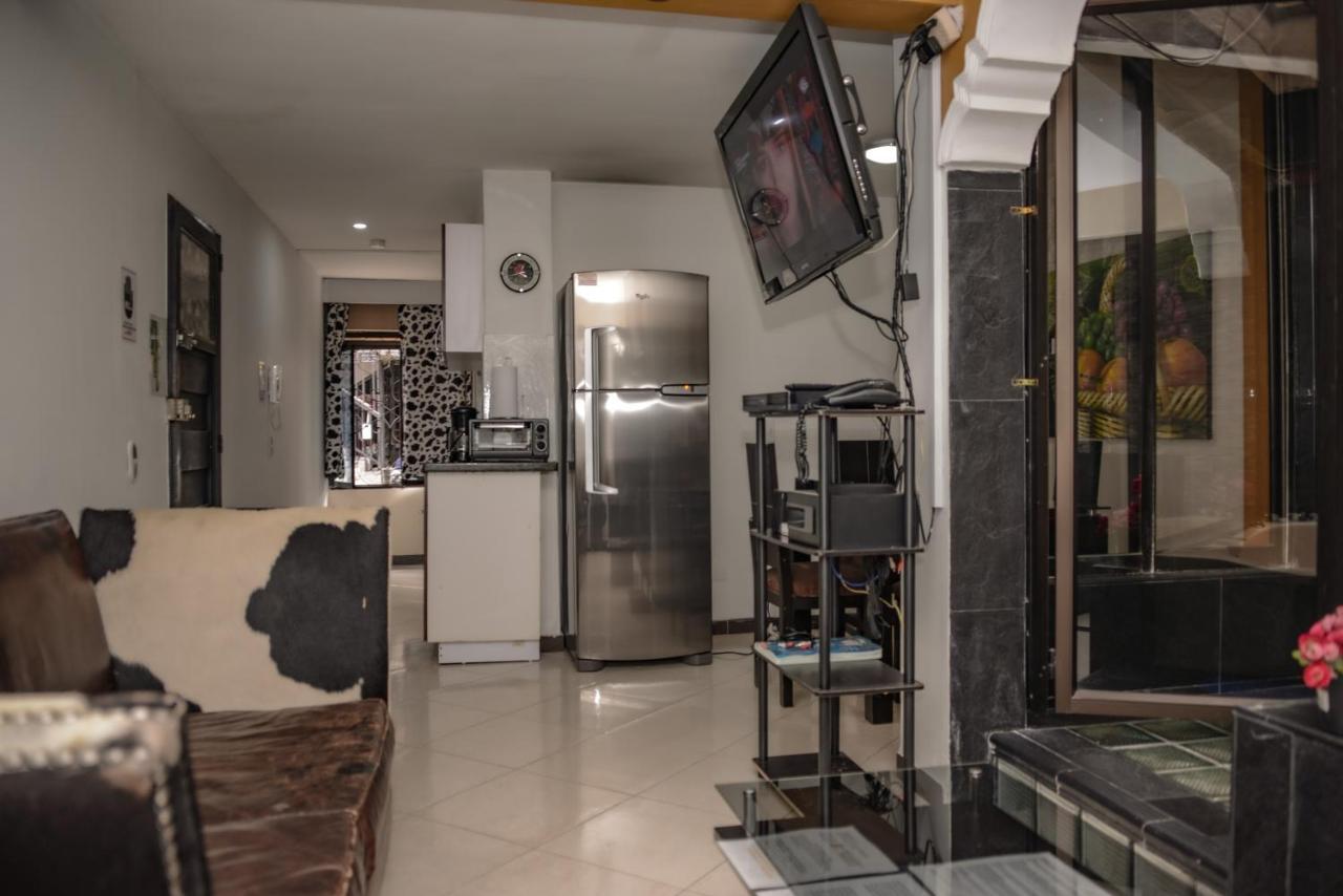 Calle 8 Suites Медельин Экстерьер фото