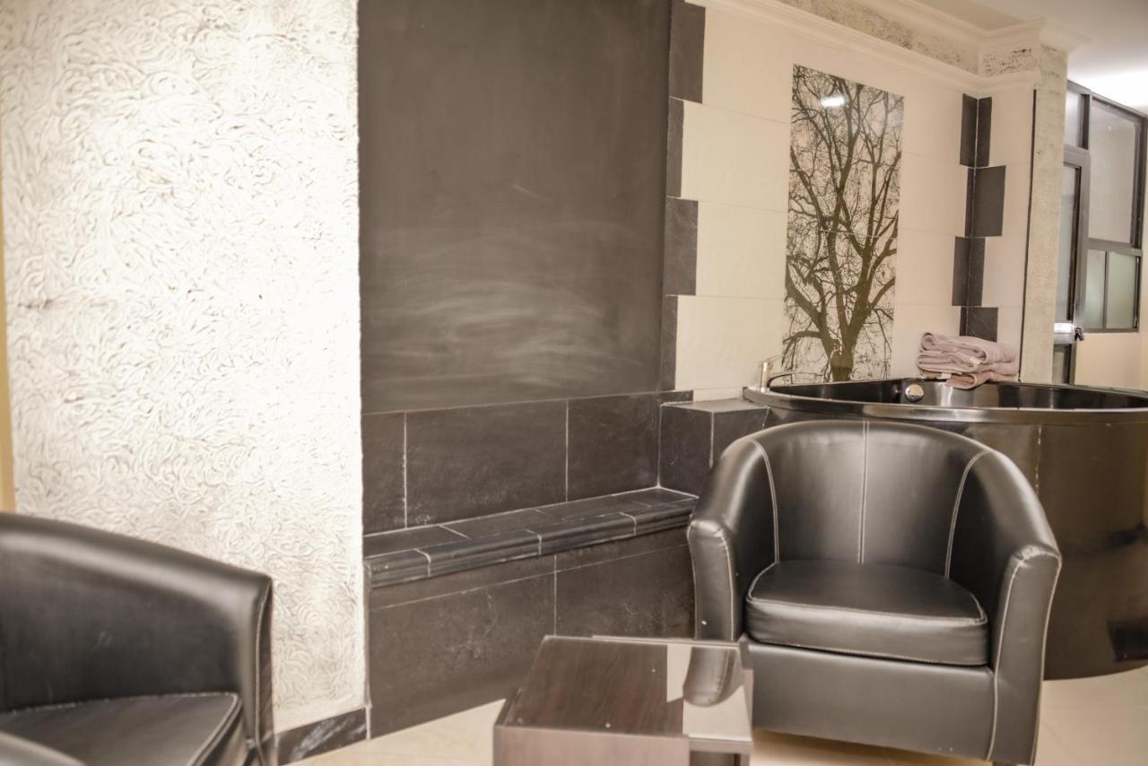 Calle 8 Suites Медельин Экстерьер фото