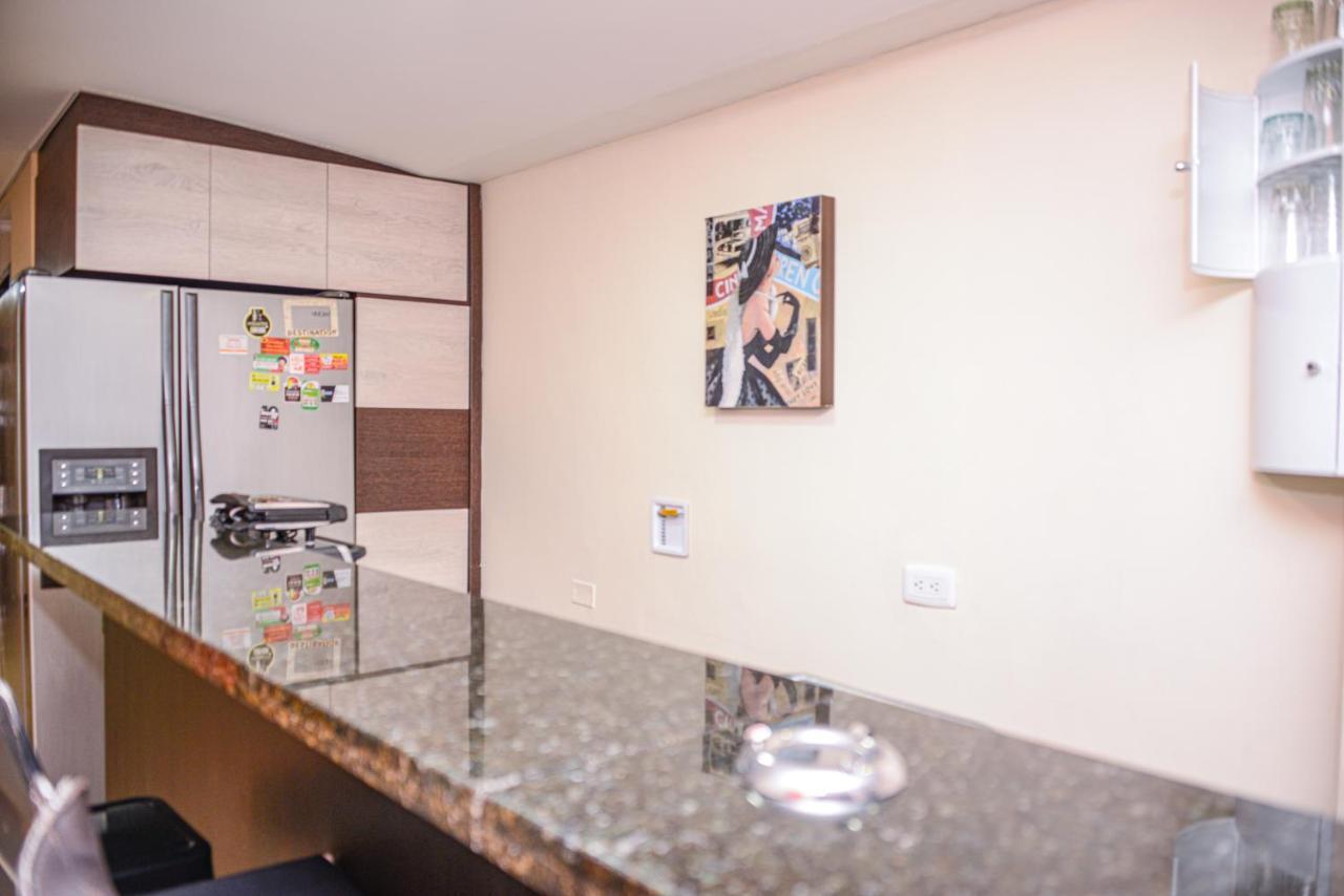 Calle 8 Suites Медельин Экстерьер фото